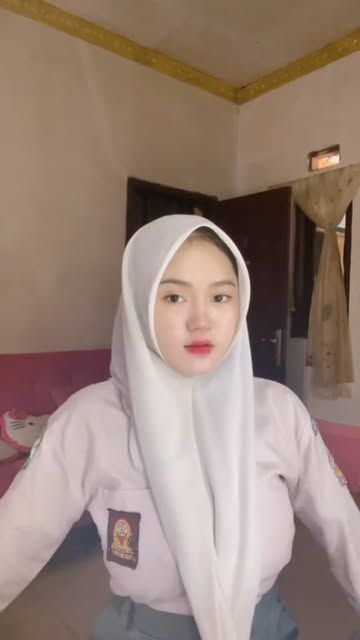 Indonesia Viral Hijab Video ABG SMA Indo Aqilla Kacamata Pink Atas Bawah Imut Tutorial Wiwik Top 10 Trending Global Indonesia 2025