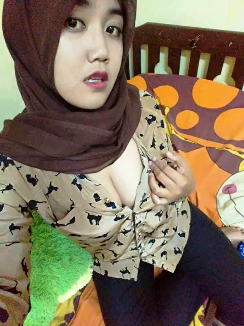 Terbaru Viral !!!Cewek Hijab Hanya Memakai Bra Top Global 2026